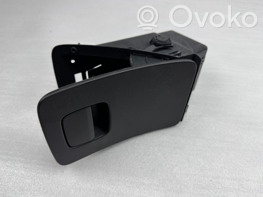 Glove box   31366376