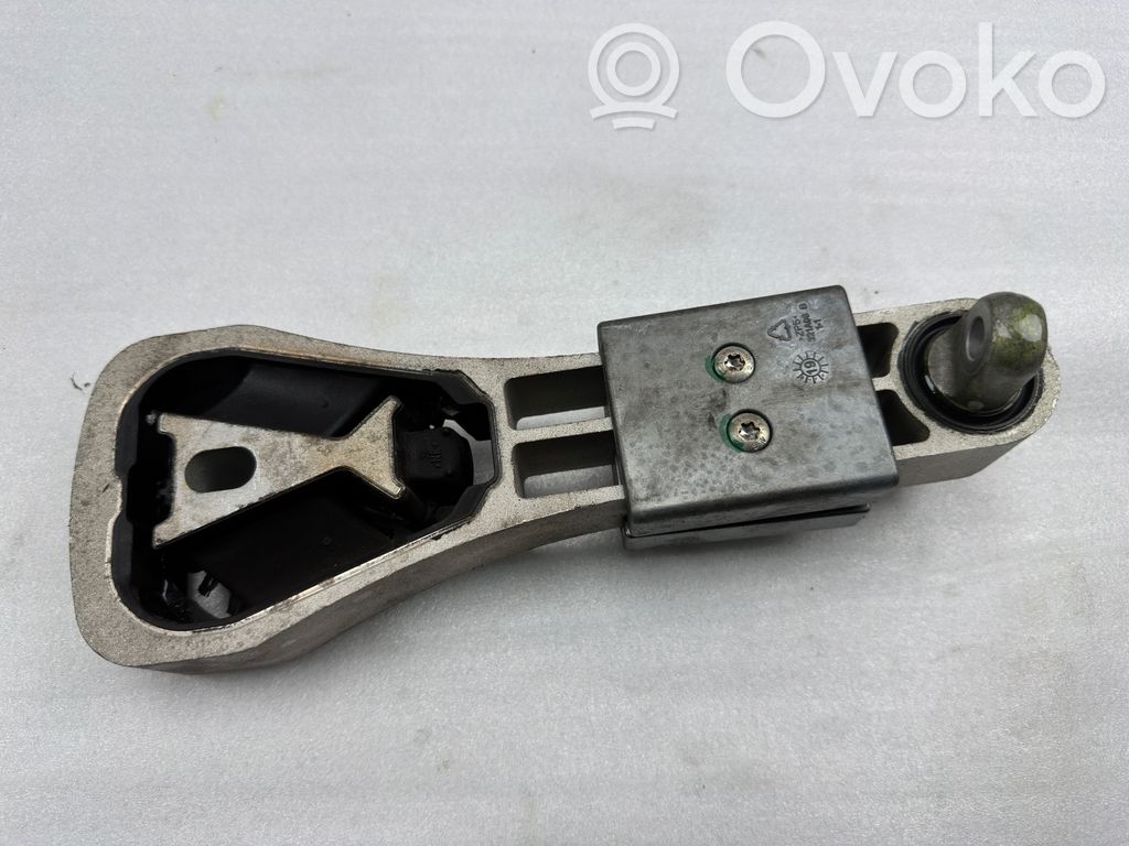 Volvo XC90 Engine mount bracket 