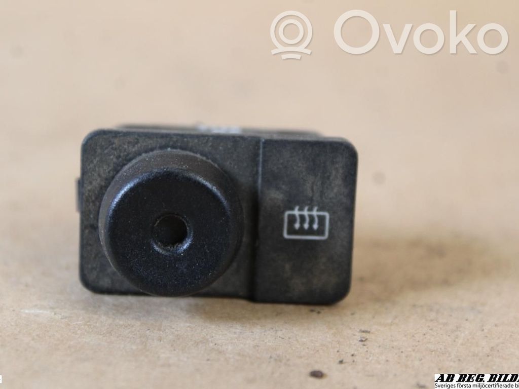 Electric window control switch   86VB18C621AA