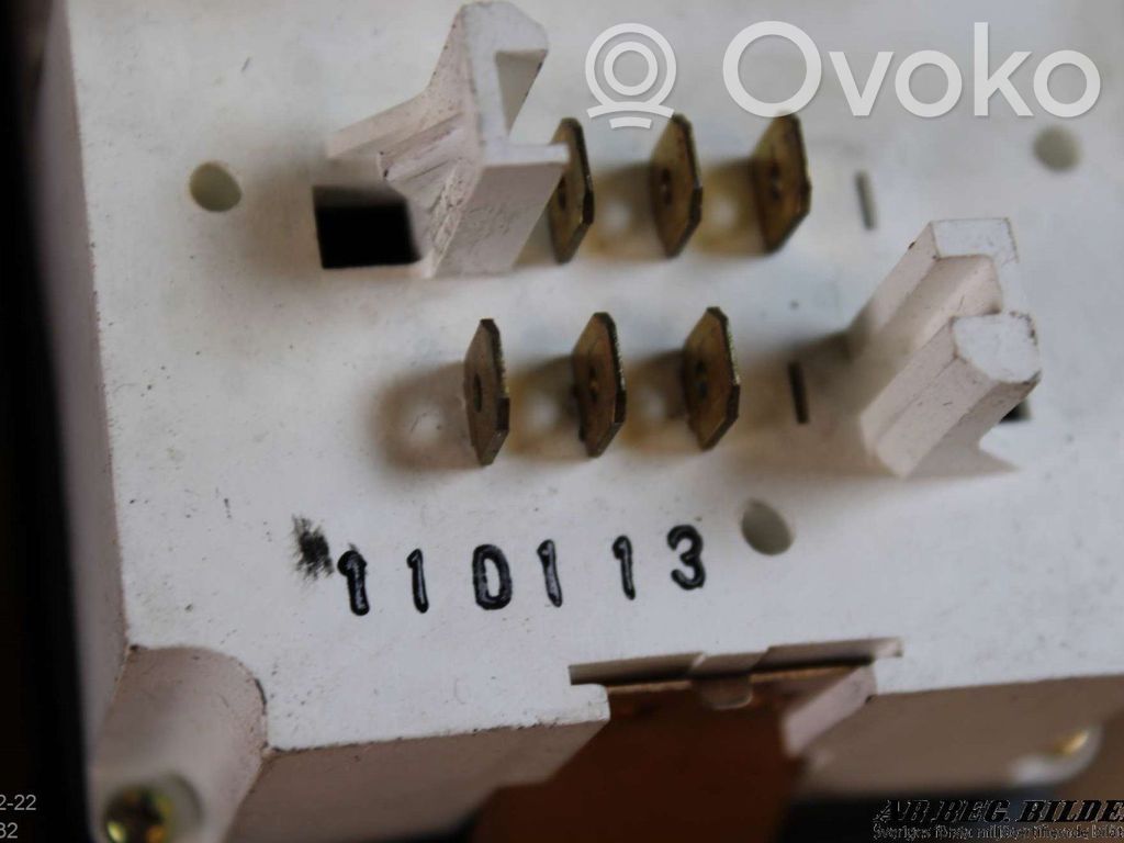 Uhr   11D113