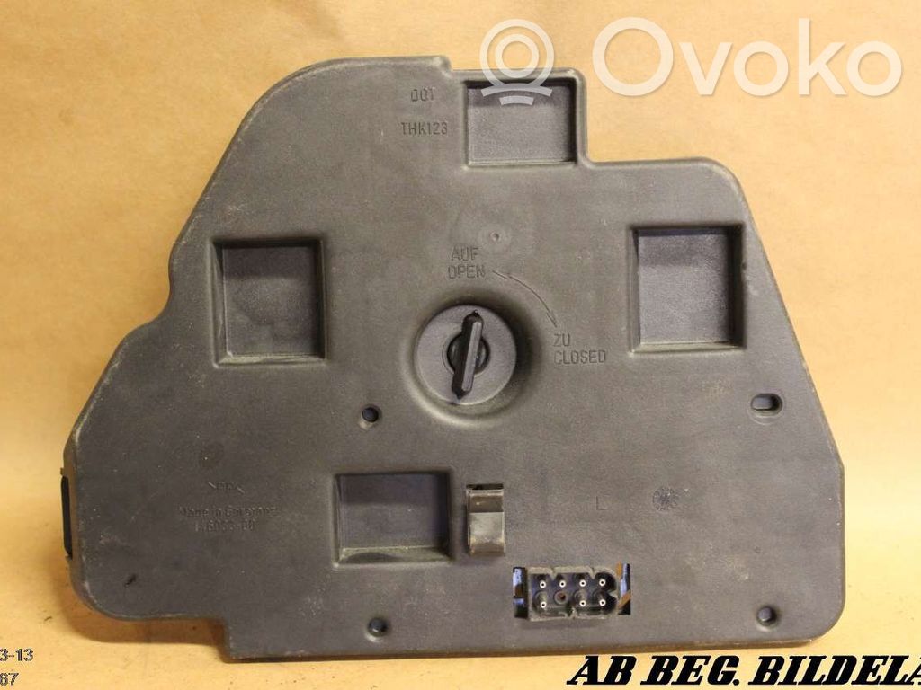 Tail light bulb cover holder   8363565,14603502