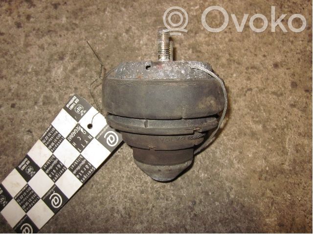 Volvo S70  V70  V70 XC Engine mounting bracket 
