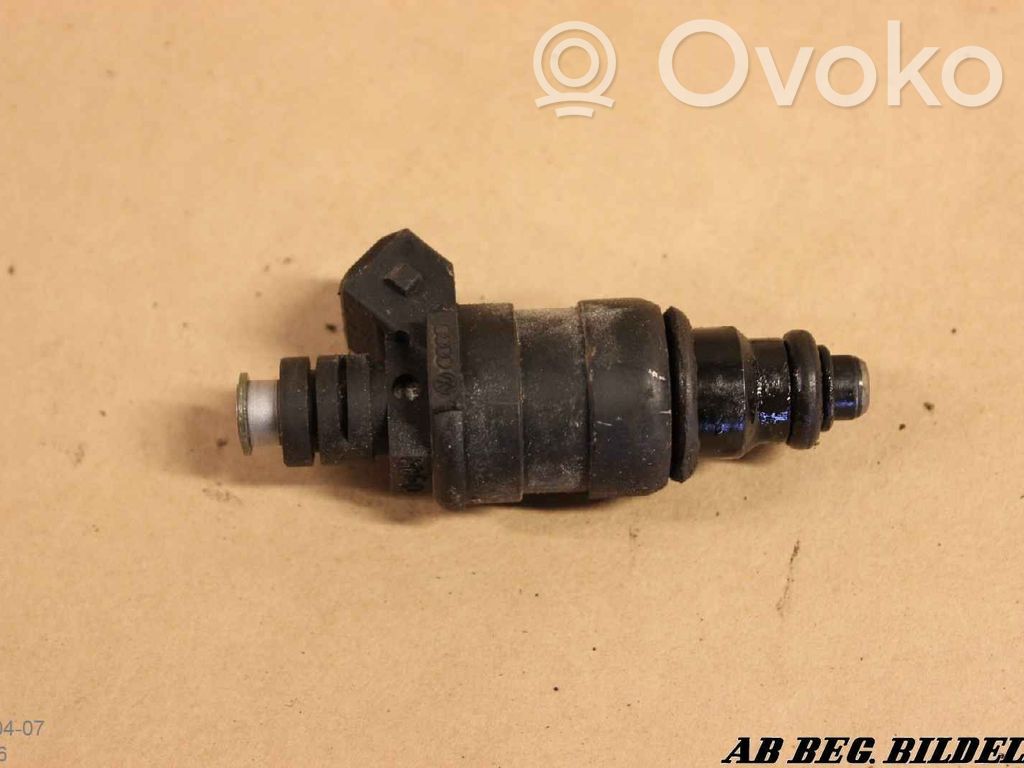 Audi A6 S6 C4 4A Wtryskiwacz paliwa 