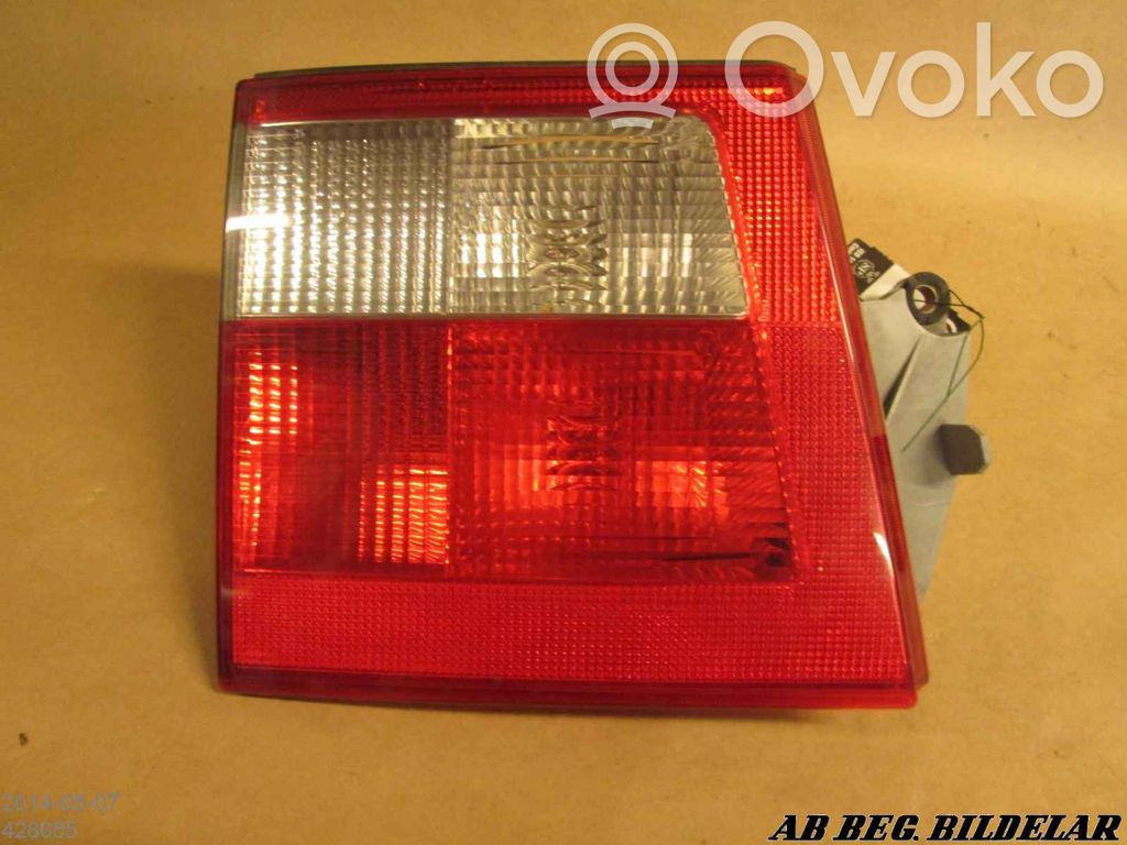 Saab 9-5 Aizmugurējais lukturis pārsegā 