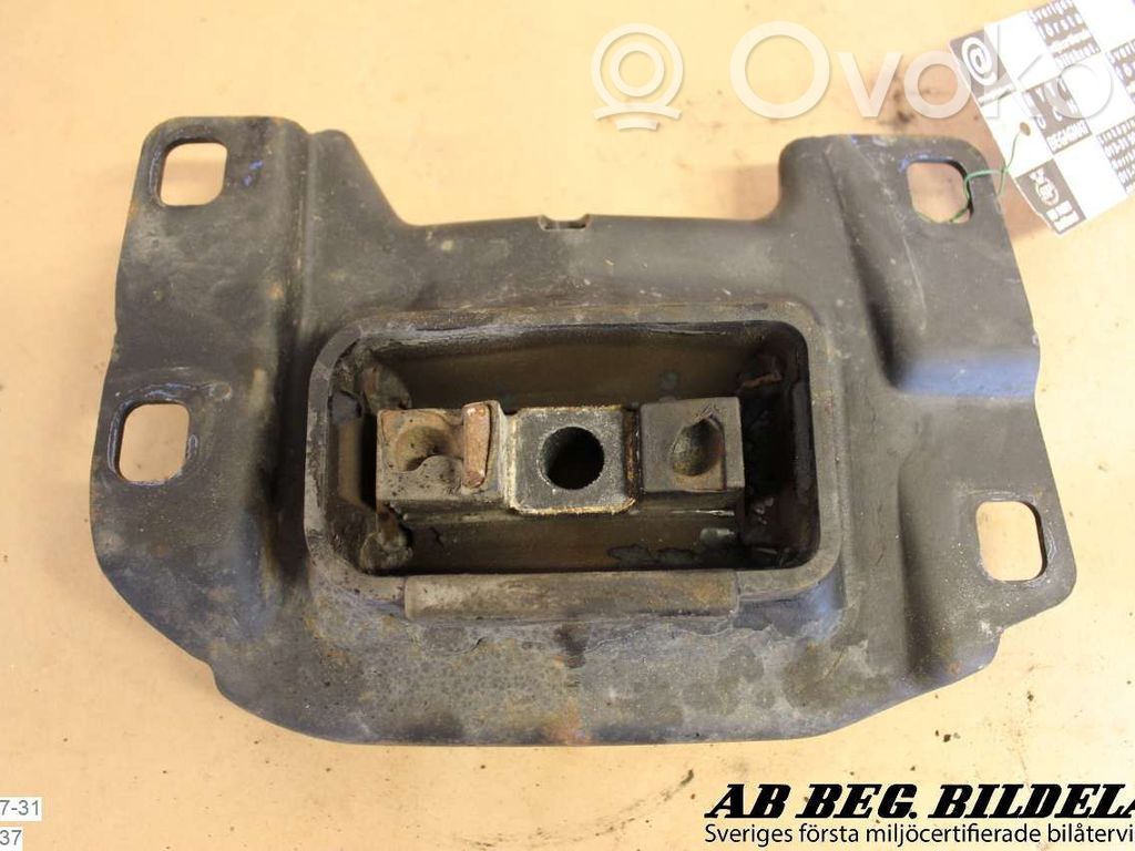 Mazda 3 I Engine mounting bracket 