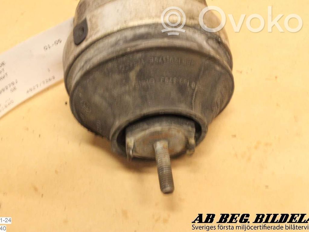 Engine mount bracket   8D0199379J