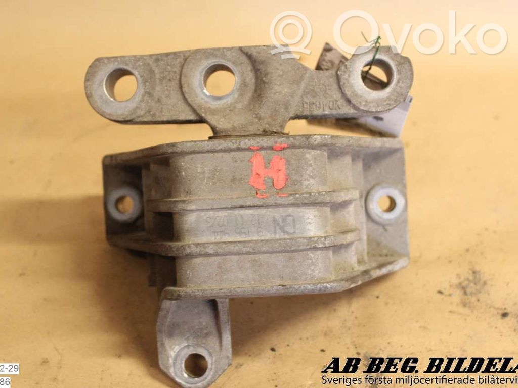 Opel Vectra C Engine mounting bracket 