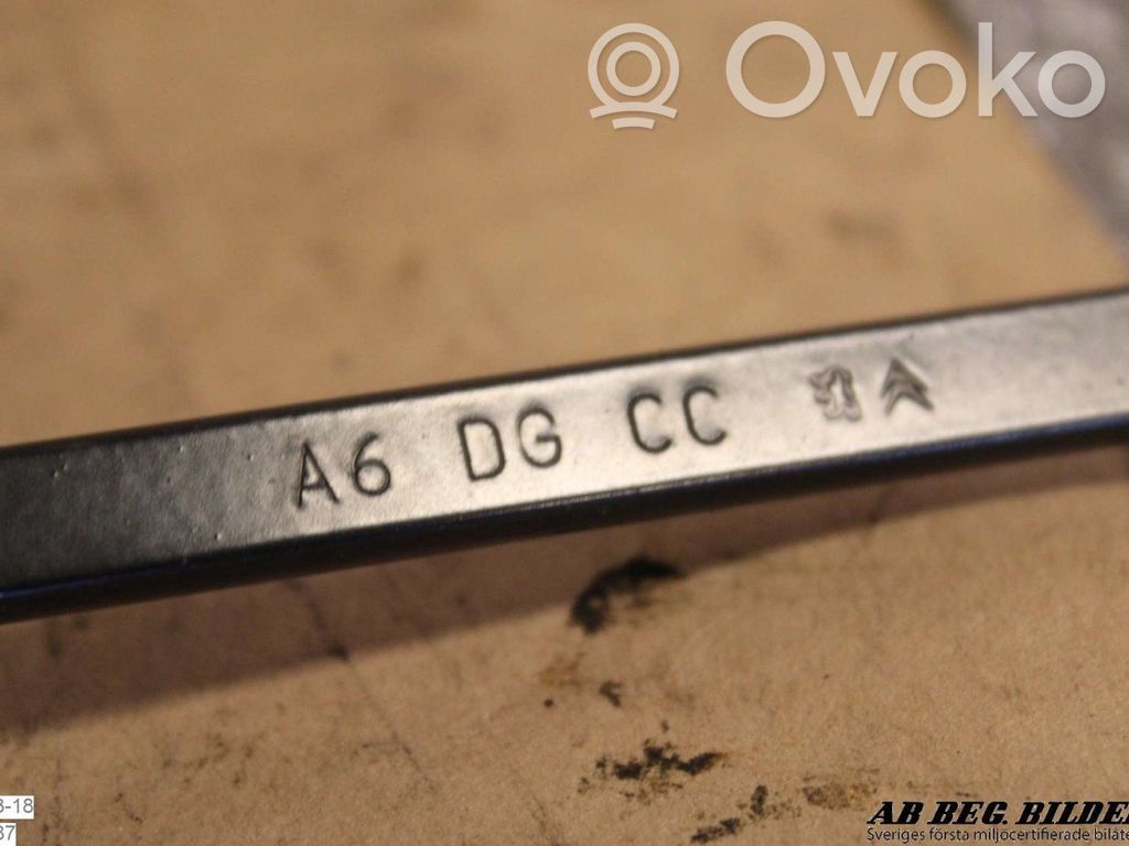 Front wiper blade arm   28003A