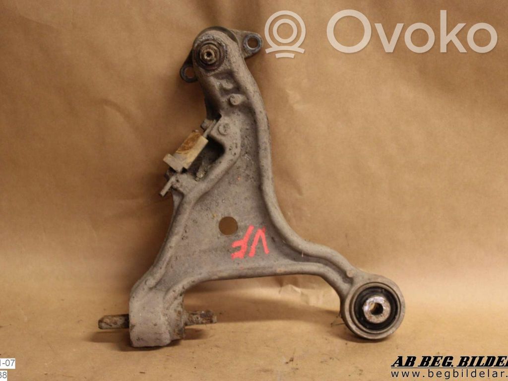 Front lower control arm/wishbone   P30635227