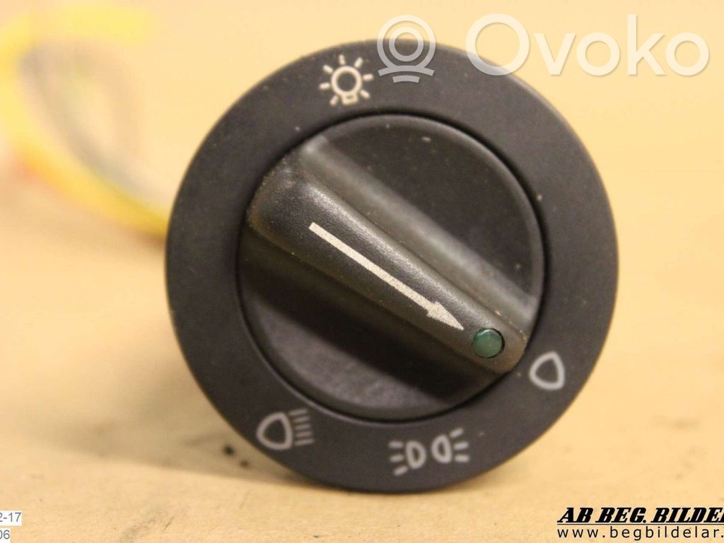 Light switch   8590838