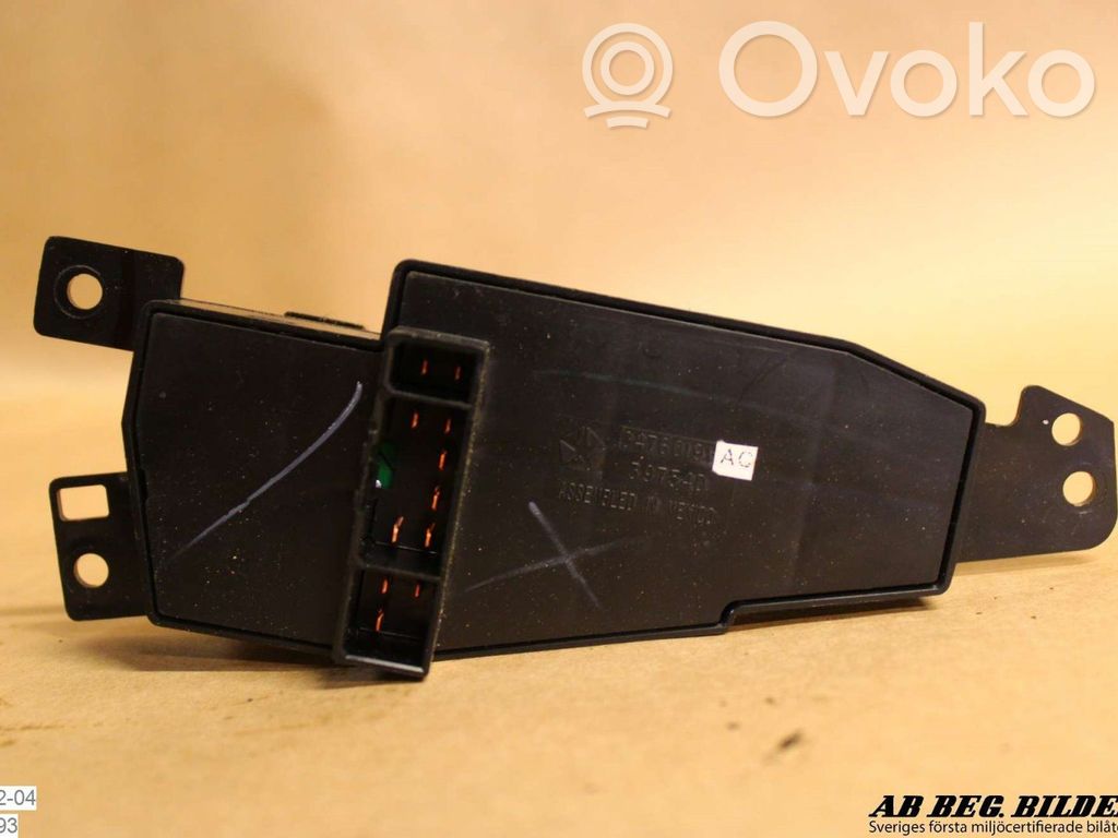 Chrysler 300M Electric window control switch 