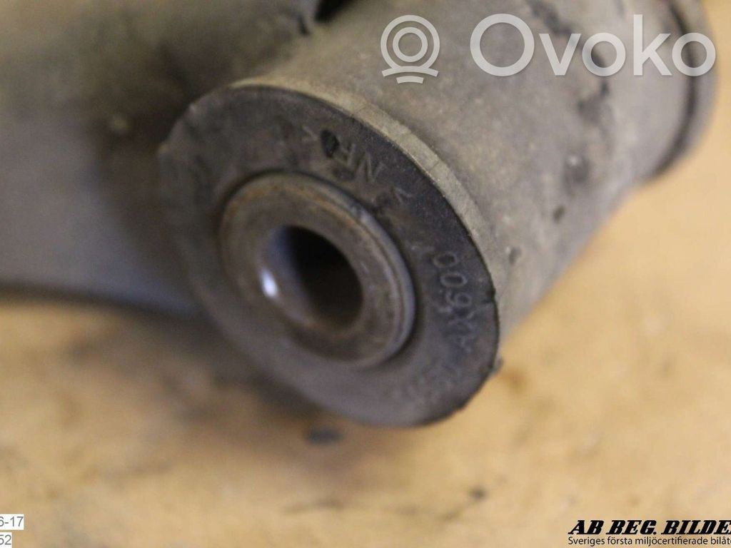 Nissan Note (E11) Front lower control arm/wishbone 