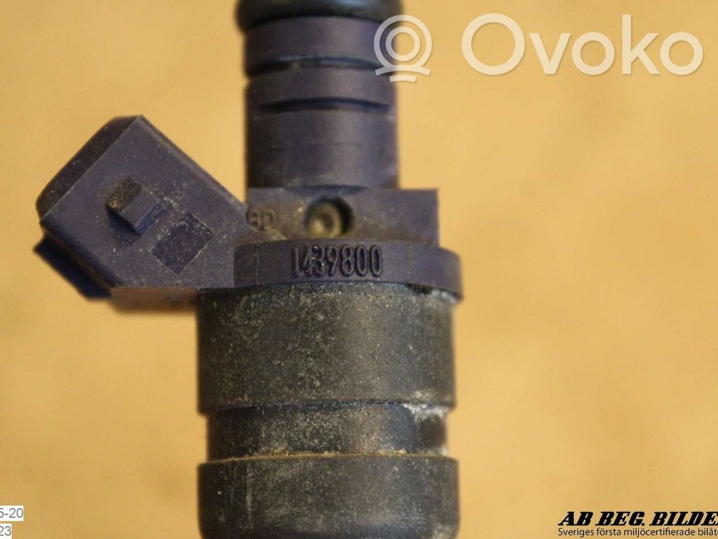 BMW 3 E46 Fuel injector 