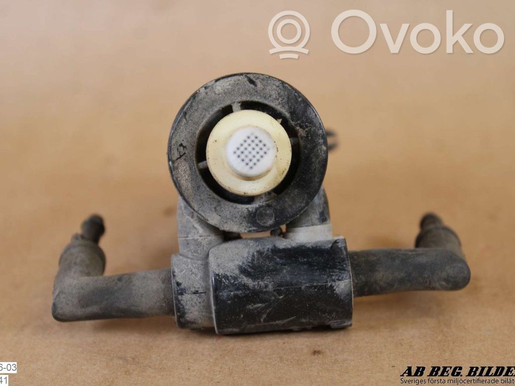 Windscreen/windshield washer pump   05152075AC