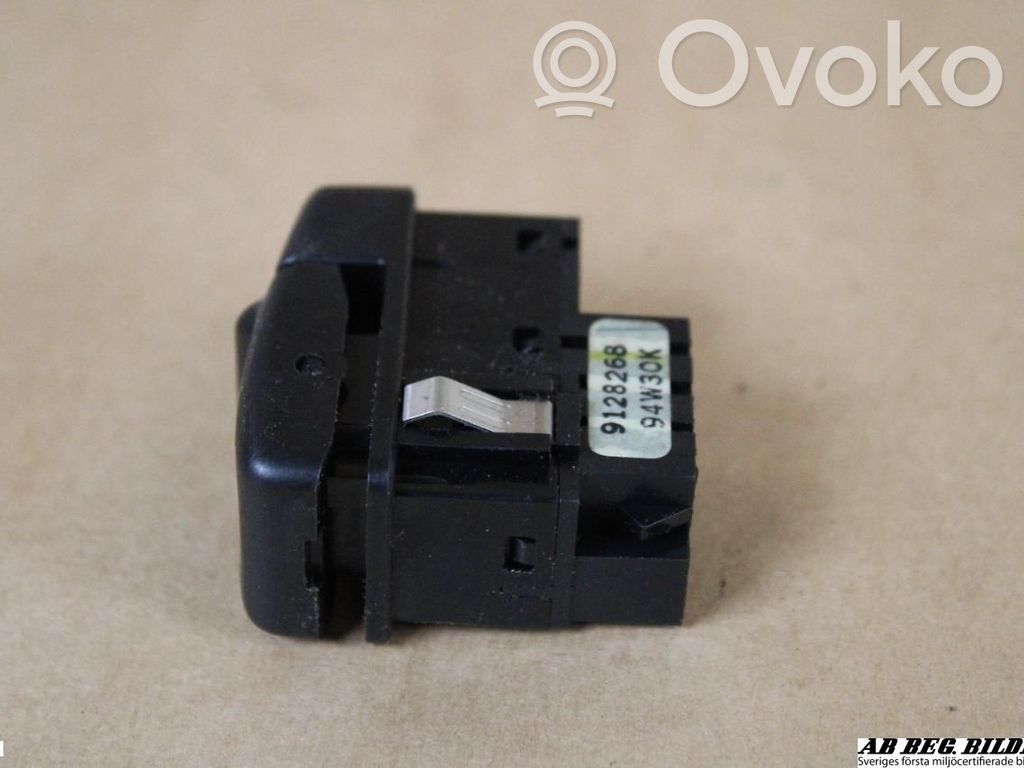 Light switch   9128268