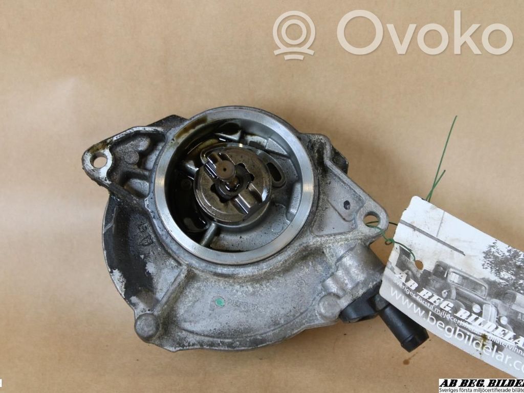 Audi A8 S8 D3 4E Vacuum pump 