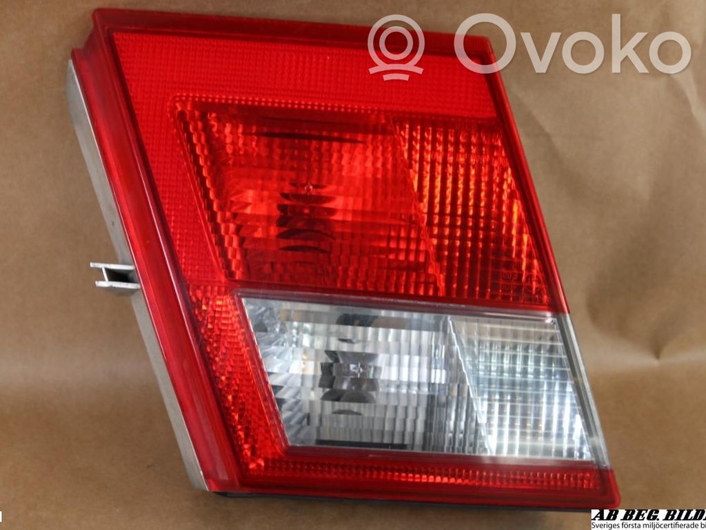 Tailgate rear/tail lights