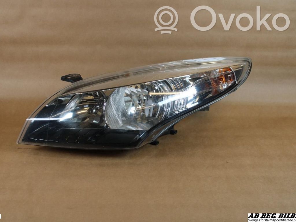 Renault Megane III Lampa przednia 