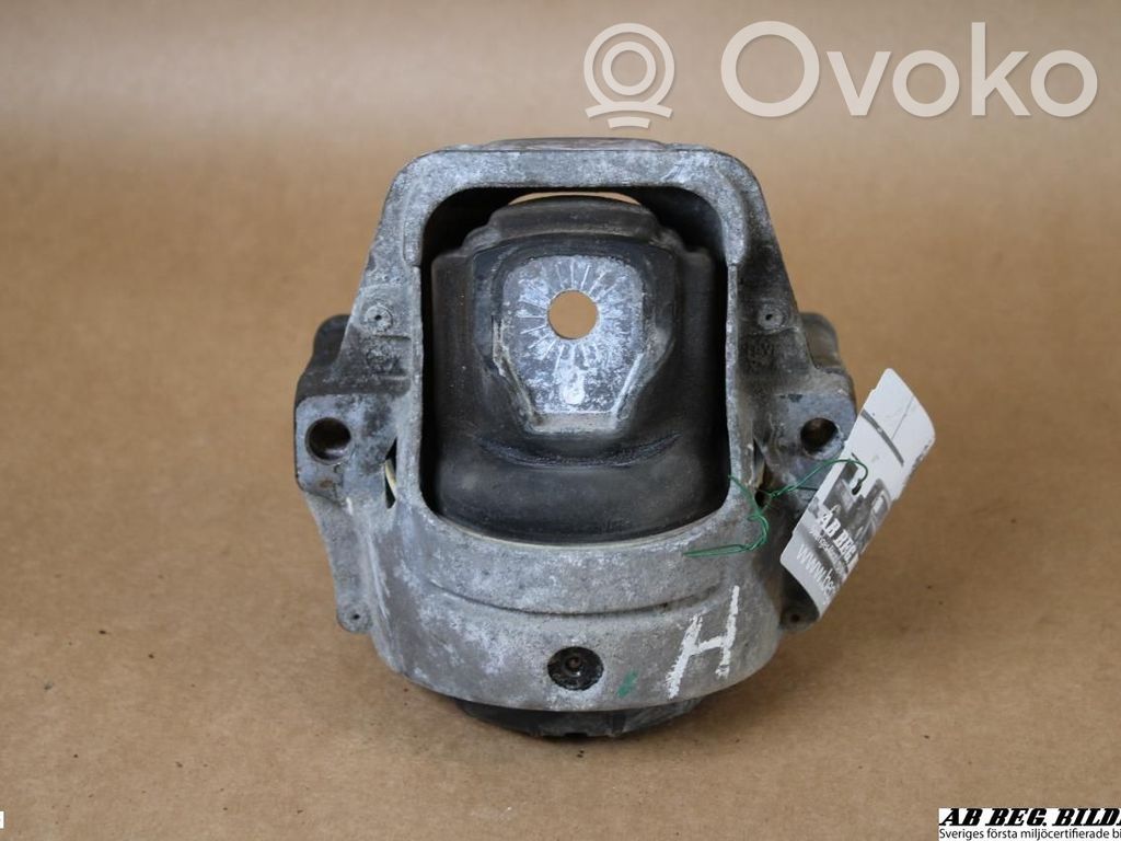 Audi A4 S4 B8 8K Engine mounting bracket 