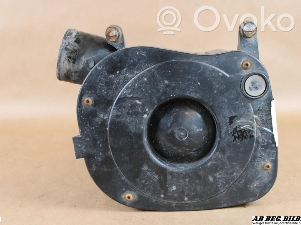 Air filter box   4572483
