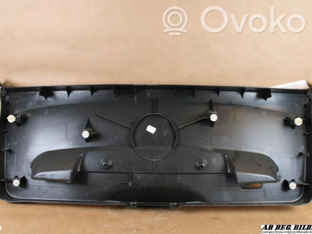 Tailgate/boot lid cover trim
