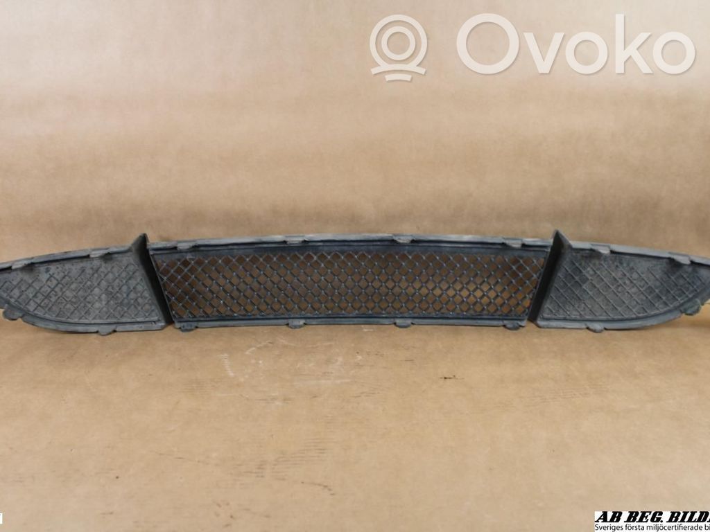 BMW 1 E81 E87 Grille calandre supérieure de pare-chocs avant 