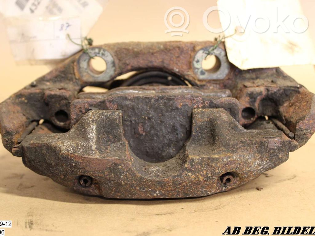 Front brake caliper