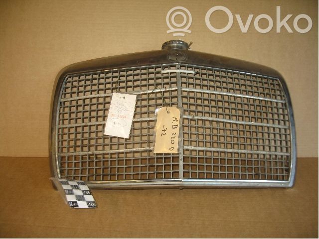 Mercedes-Benz COMPAKT W115 Grotelės viršutinės 