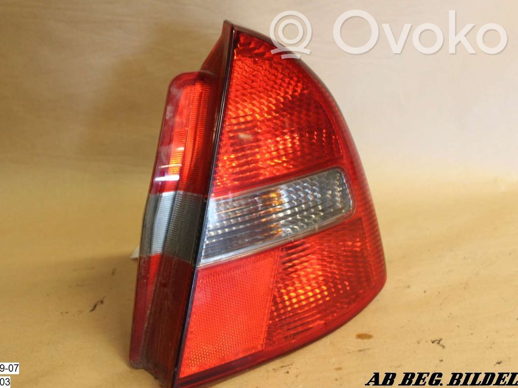 Mitsubishi Carisma Feux arrière / postérieurs