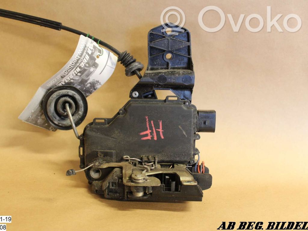 Volkswagen Golf IV Zamek drzwi przednich 