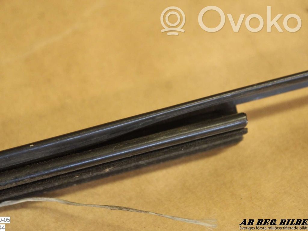 Volvo 240 Listón embellecedor de la puerta delantera (moldura)