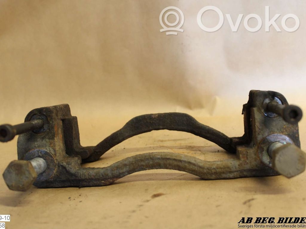 Iveco Daily 3rd gen Plaquette / support d'étrier avant