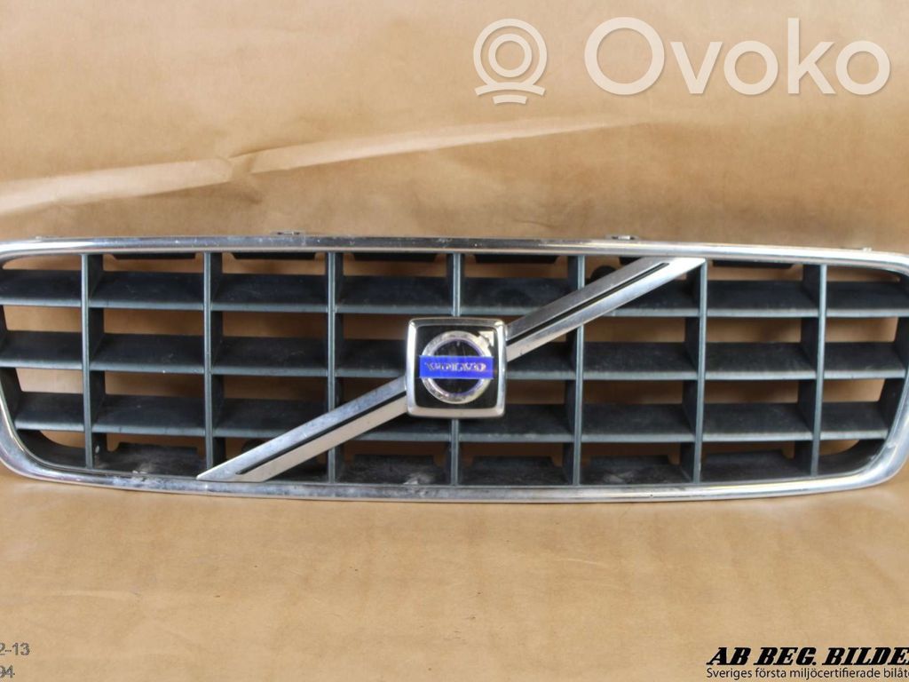 Volvo XC70 Augšējais režģis