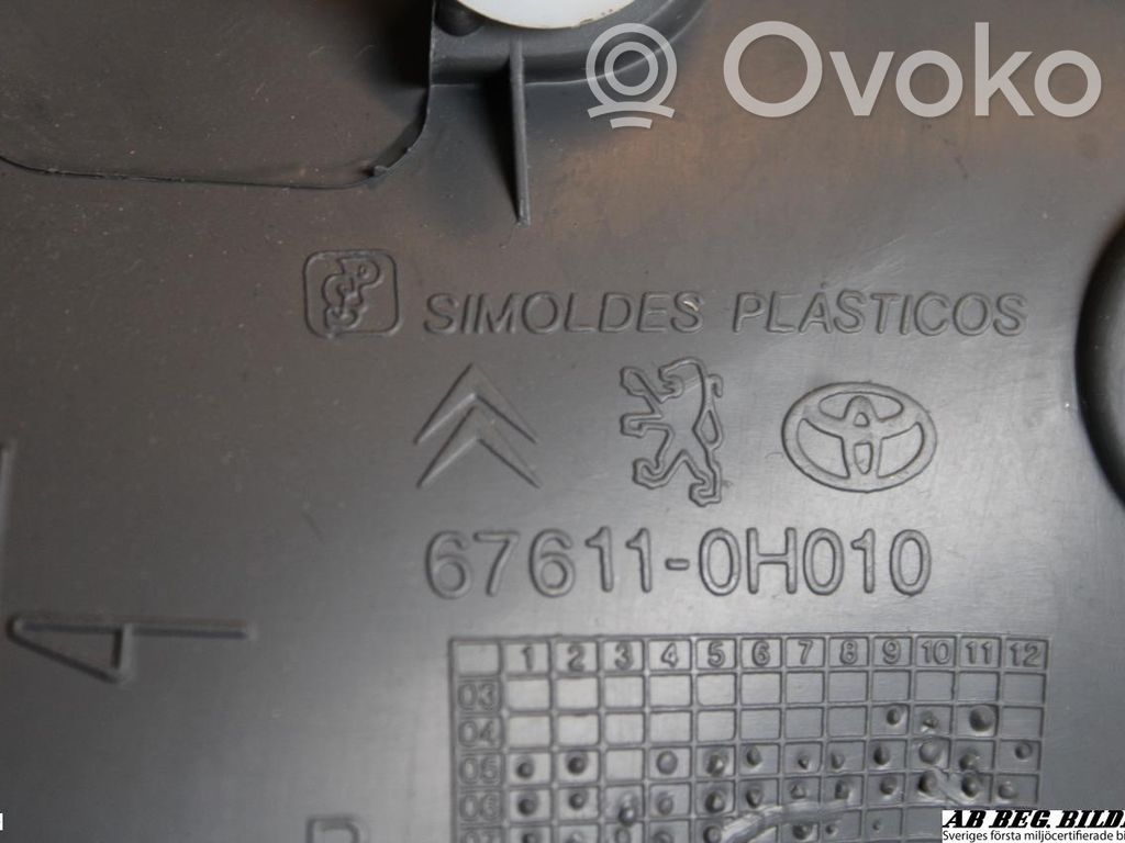 Toyota Aygo AB10 Front door card panel trim 