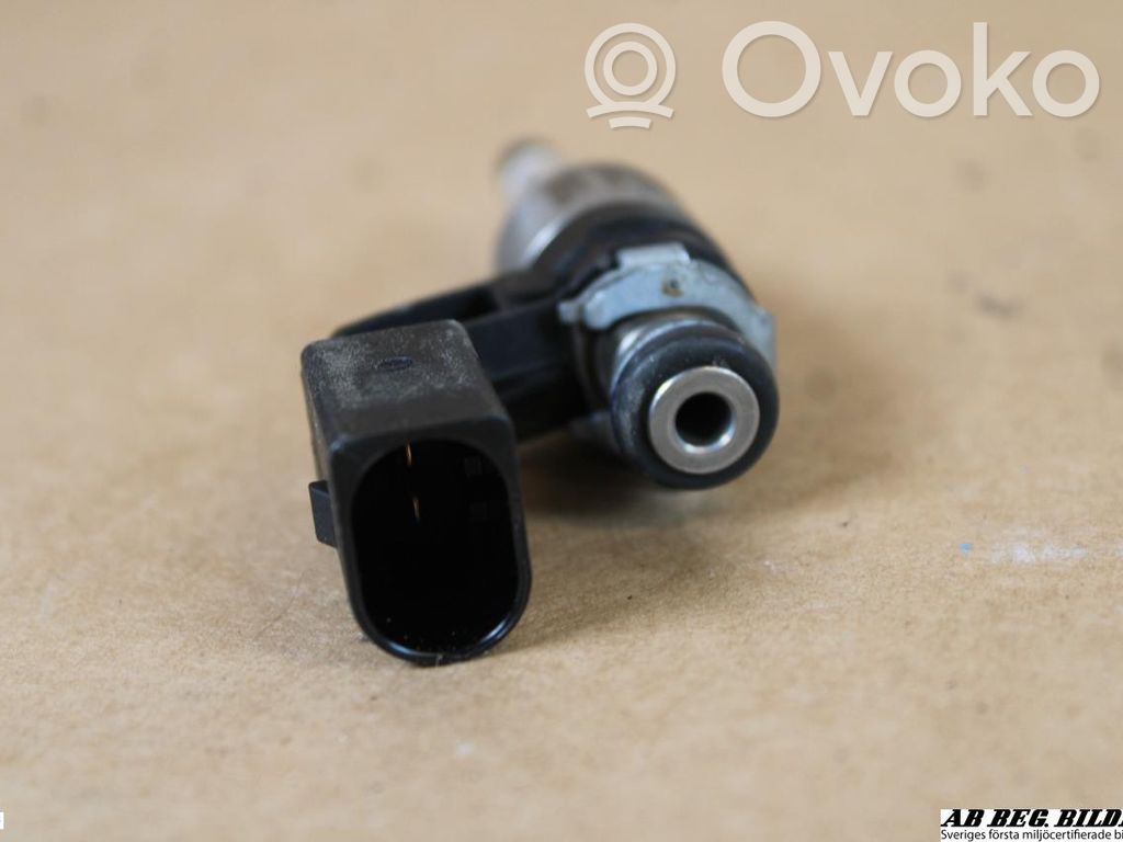 Volkswagen PASSAT B6 Wtryskiwacz paliwa