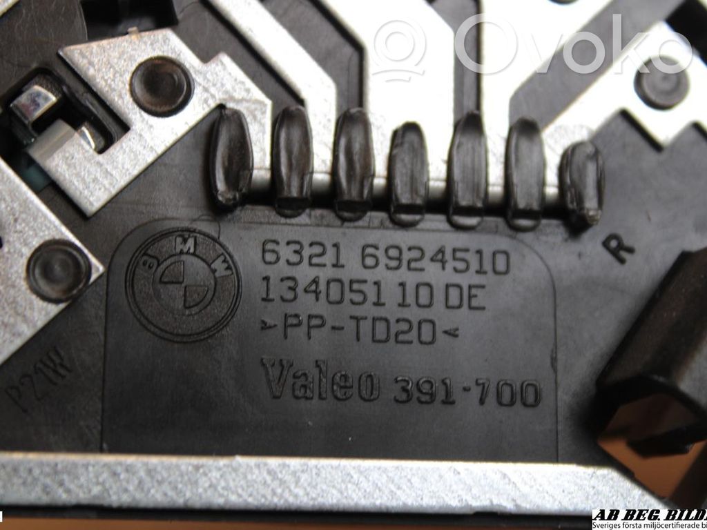 BMW 1 E81 E87 Cubierta del soporte de la lámpara de la luz trasera 