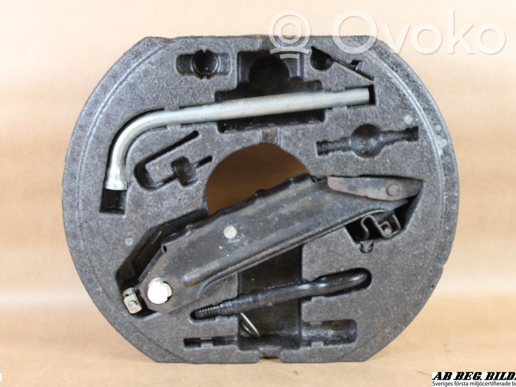 Volkswagen Golf V Bordwerkzeug Satz Set