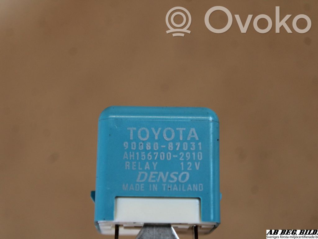 Toyota Avensis T270 Relé de luz 