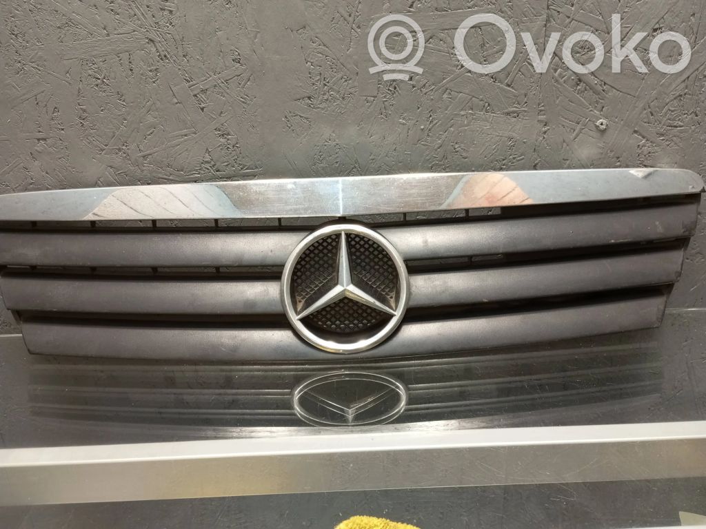 Mercedes-Benz A W168 Priekšējais režģis 