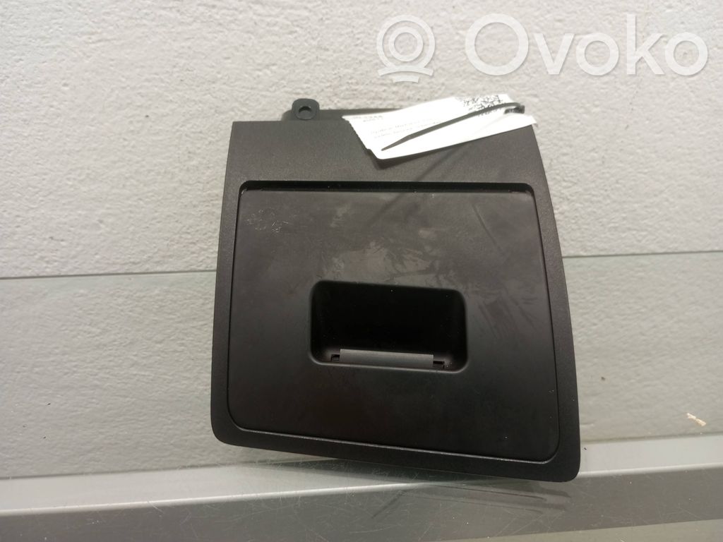 BMW 5 E60 E61 Glove box 