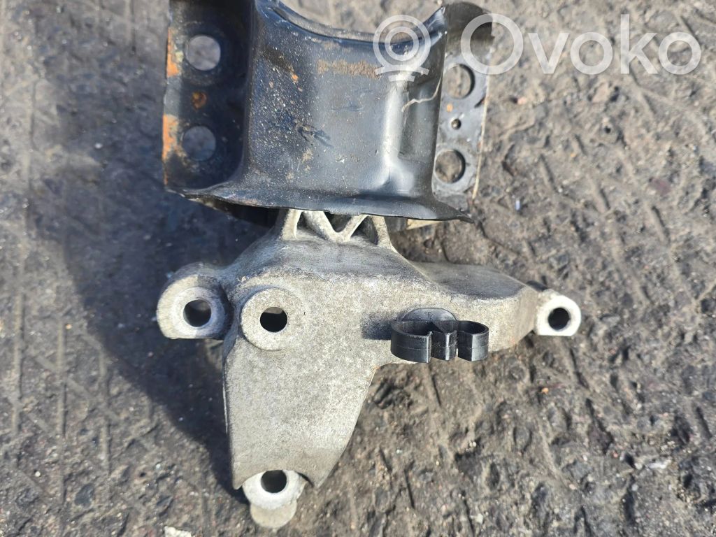 Renault Twingo II Engine mount bracket 