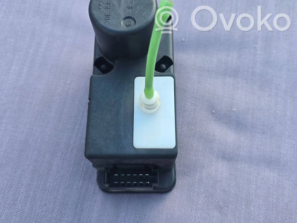 Volkswagen PASSAT B4 Vacuum pump 