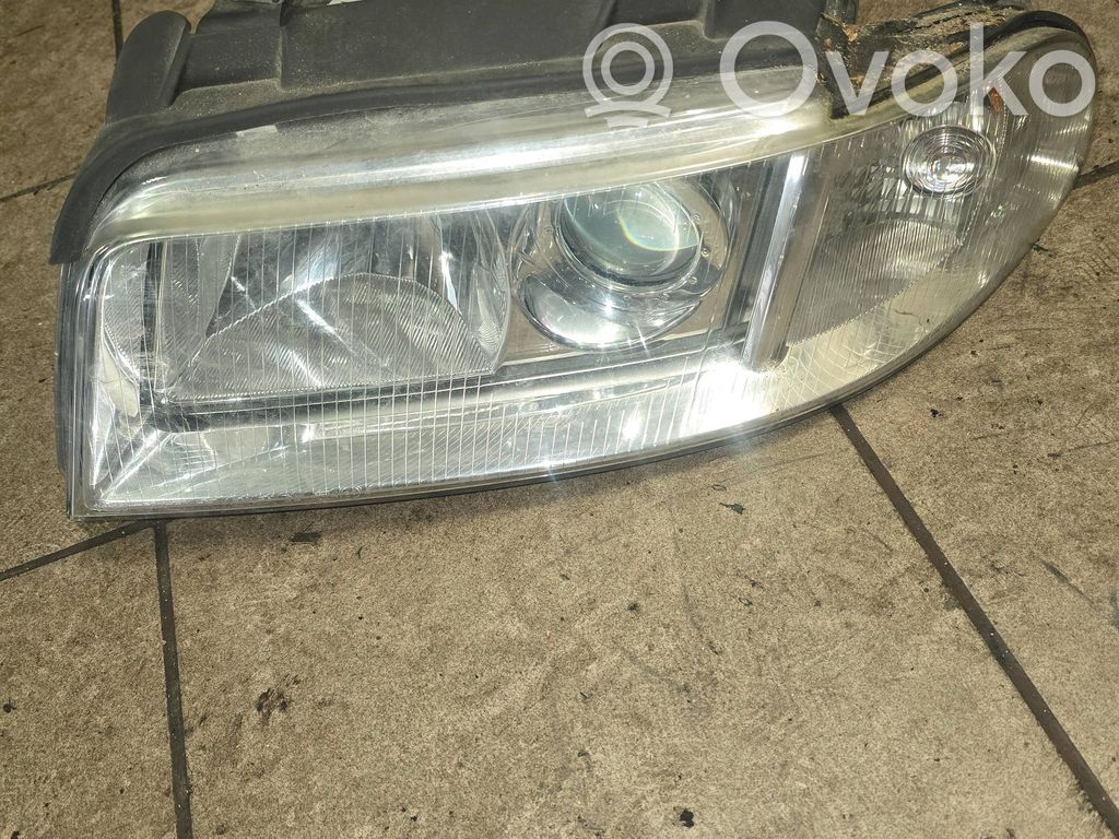 Audi A4 S4 B6 8E 8H Lampa przednia 