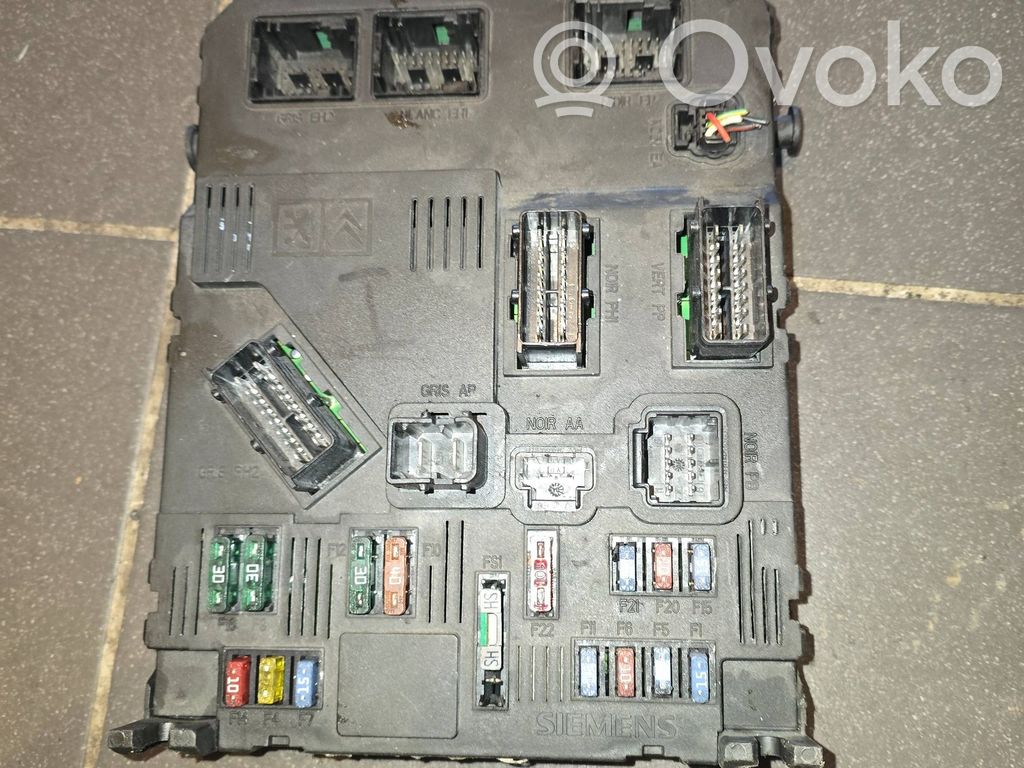 Peugeot 206 Fuse module 