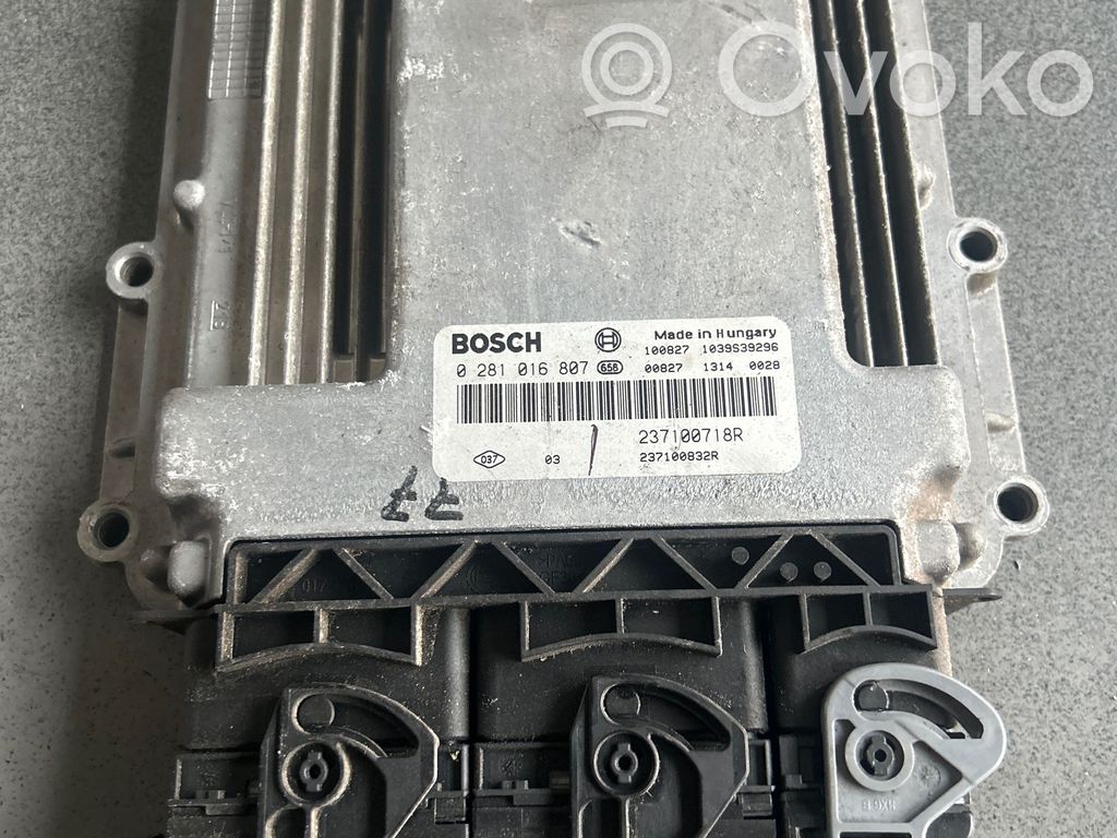 Renault Trafic II (X83) Engine control unit/module 