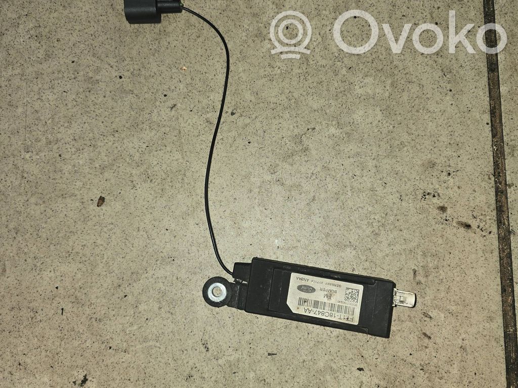 Ford Transit -  Tourneo Connect Pystyantennivahvistin 