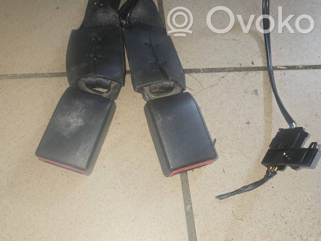 Opel Mokka Hebilla del cinturón de seguridad trasero 