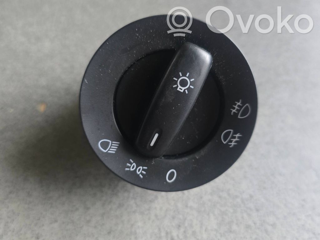 Volkswagen Golf VI Light switch 