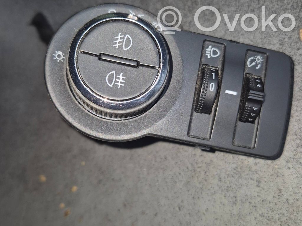 Light switch   95297431,10094185,20151220