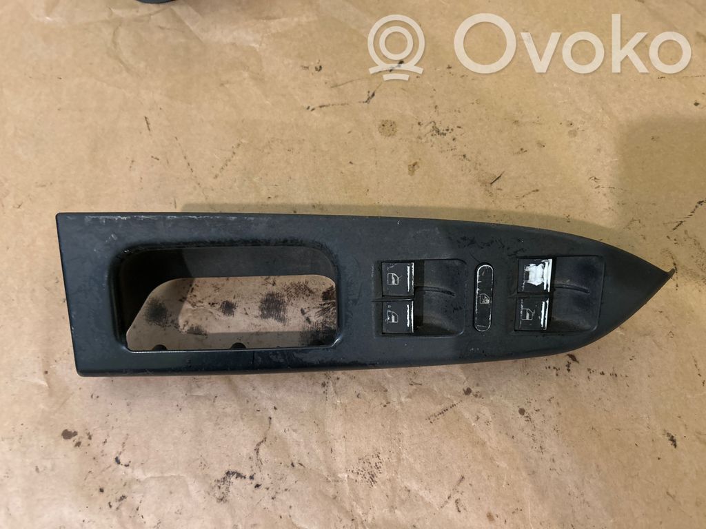 Volkswagen Touran I Przyciski szyb 